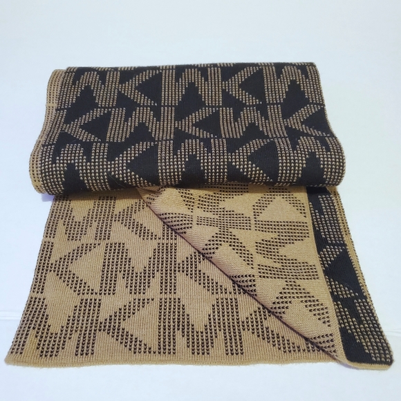 Michael Kors Cream Reversible Logo Scarf Wrap - Picture 1 of 6